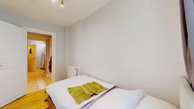 Studio, Flat A, 120