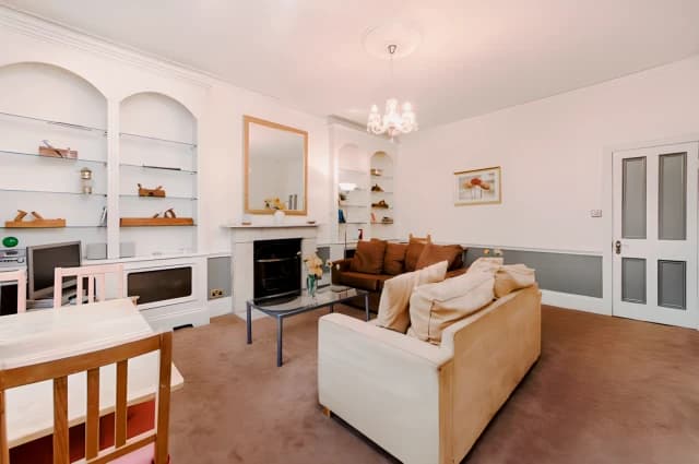 2 Bed 1 Bath, First Floor Flat, 25