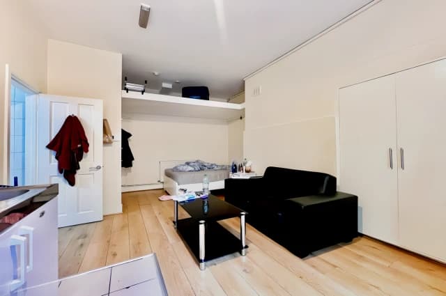 Studio, Flat 3, 149