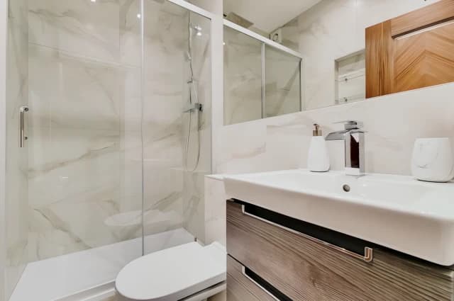 2 Bed 2 Bath, Second Floor Flat, 92