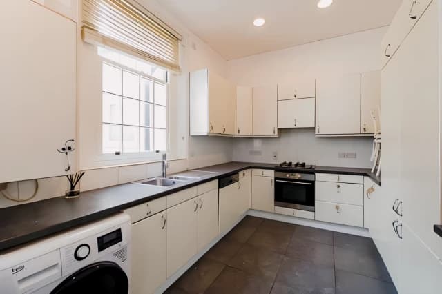 4 Bed 3 Bath, 49