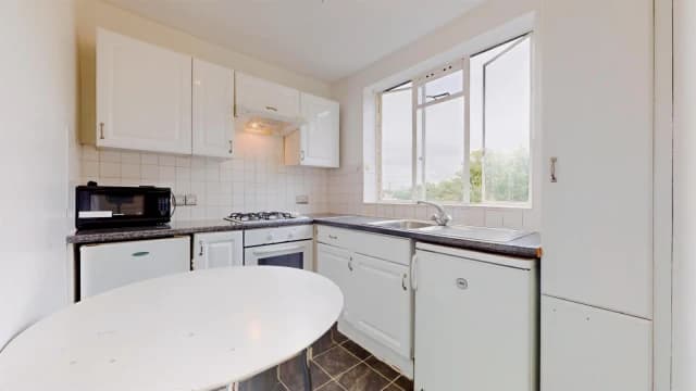 3 Bed 1 Bath, Flat A Rupert House, 52-53