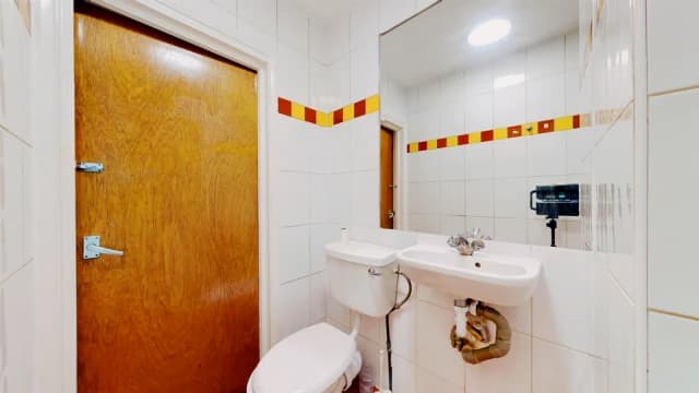 Studio, Room 6, 21