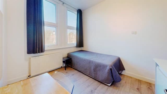 Studio, Room 6, 21