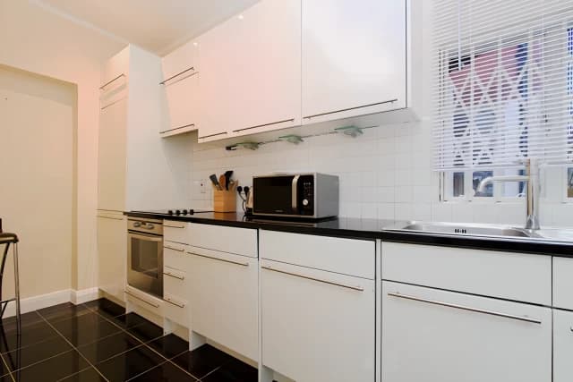 Studio, Flat 6 ,Rear Basement, 40
