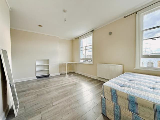 Studio, Flat 3, 6