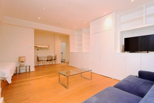 Studio, Flat 6 ,Rear Basement, 40