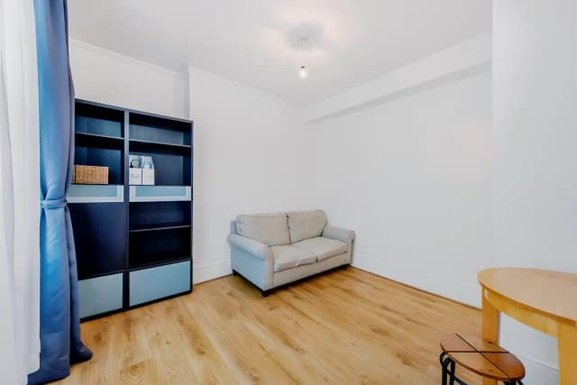 1 Bedroom 1 Bathroom Flat8