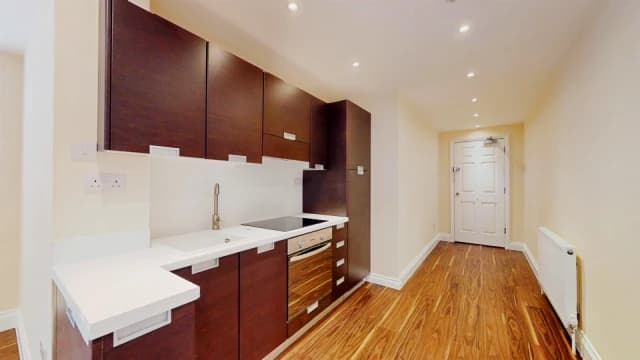1 Bed 1 Bath, Flat 1b, 185