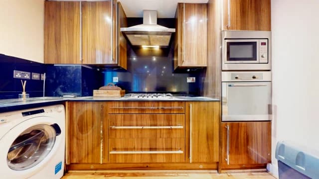 3 Bed 2 Bath, Flat 3, 20