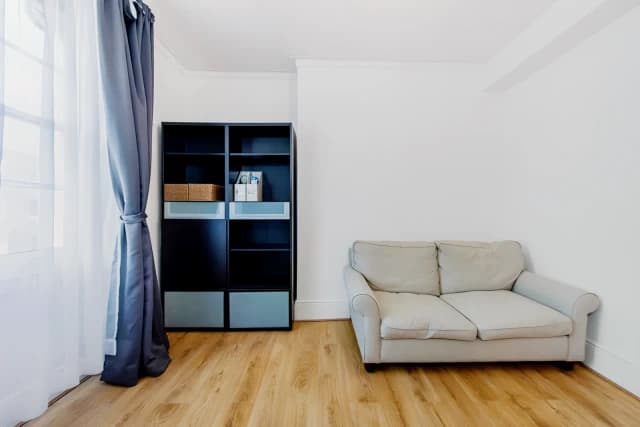 1 Bedroom 1 Bathroom Flat8