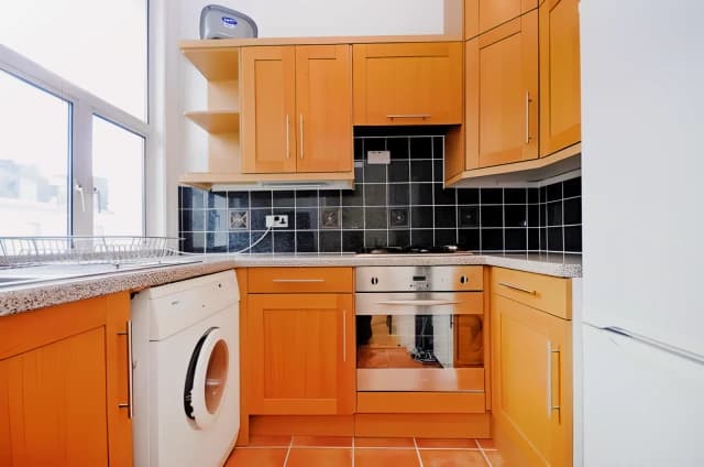 2 Bed 1 Bath, Top Floor Flat, 30
