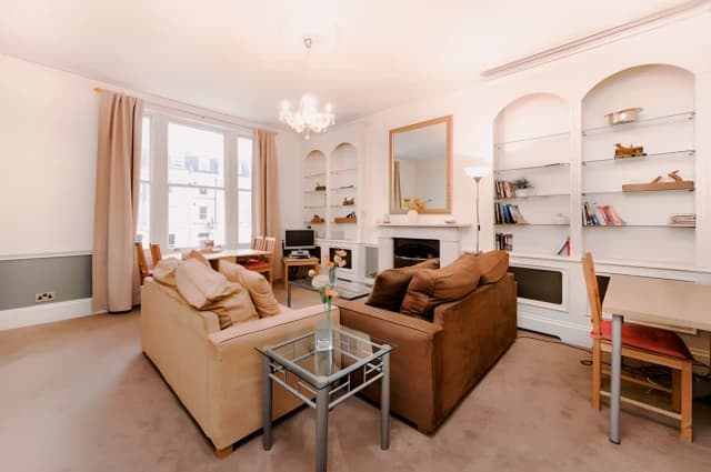 2 Bed 1 Bath, First Floor Flat, 25