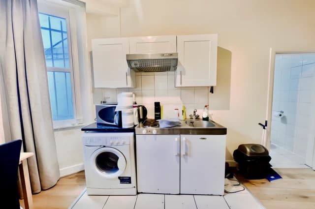 Studio, Flat 3, 149