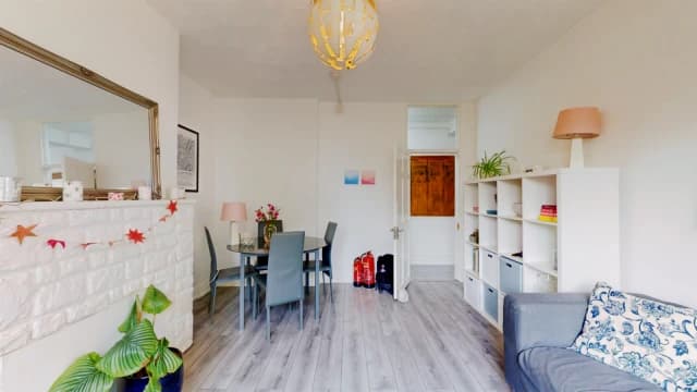 3 Bed 1 Bath, 5 Orpen House, 10-14