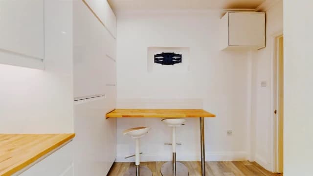 2 Bed 1 Bath, Flat 1, 21