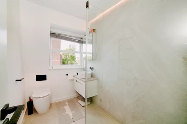 2 Bed 1 Bath, Penthouse, 73