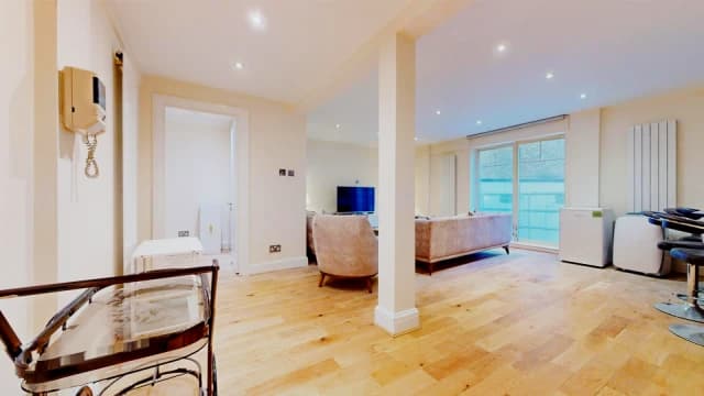 3 Bed 2 Bath, Flat 3, 20