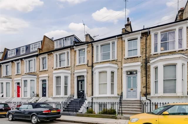 2 Bed 1 Bath, Top Floor Flat, 30