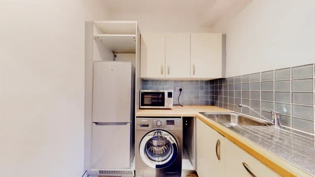 1 Bed 1 Bath, Flat D, 25