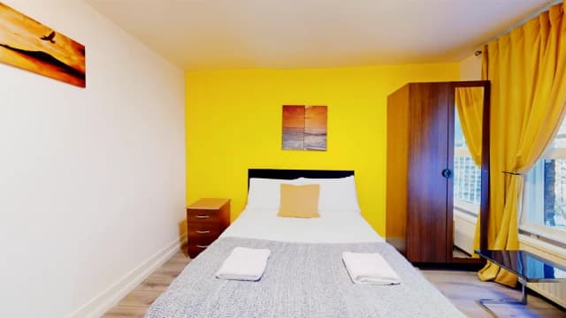 Studio, Flat 13, 4