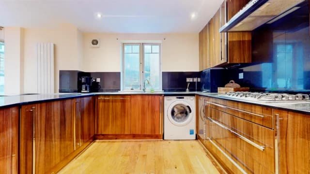 3 Bed 2 Bath, Flat 3, 20