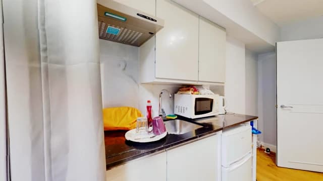 Studio, Flat A, 120