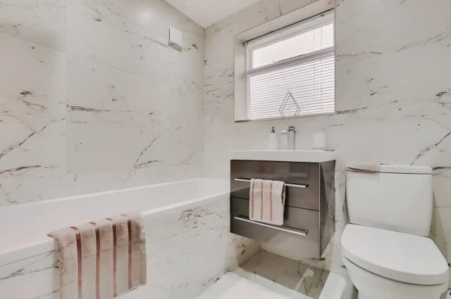 2 Bed 2 Bath, Second Floor Flat, 92