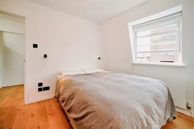 2 Bed 1 Bath, Penthouse, 73