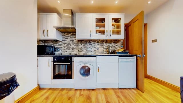 1 Bed 1 Bath, Flat 4, 62-64