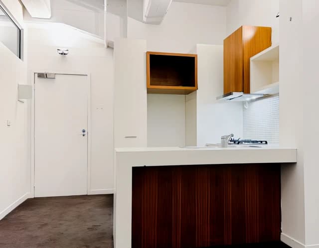 Secondary Room*305