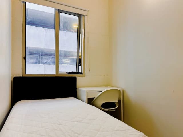 Little Secondary Room - furniture and bills included