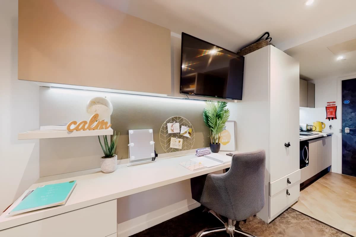 Canvas Manchester image