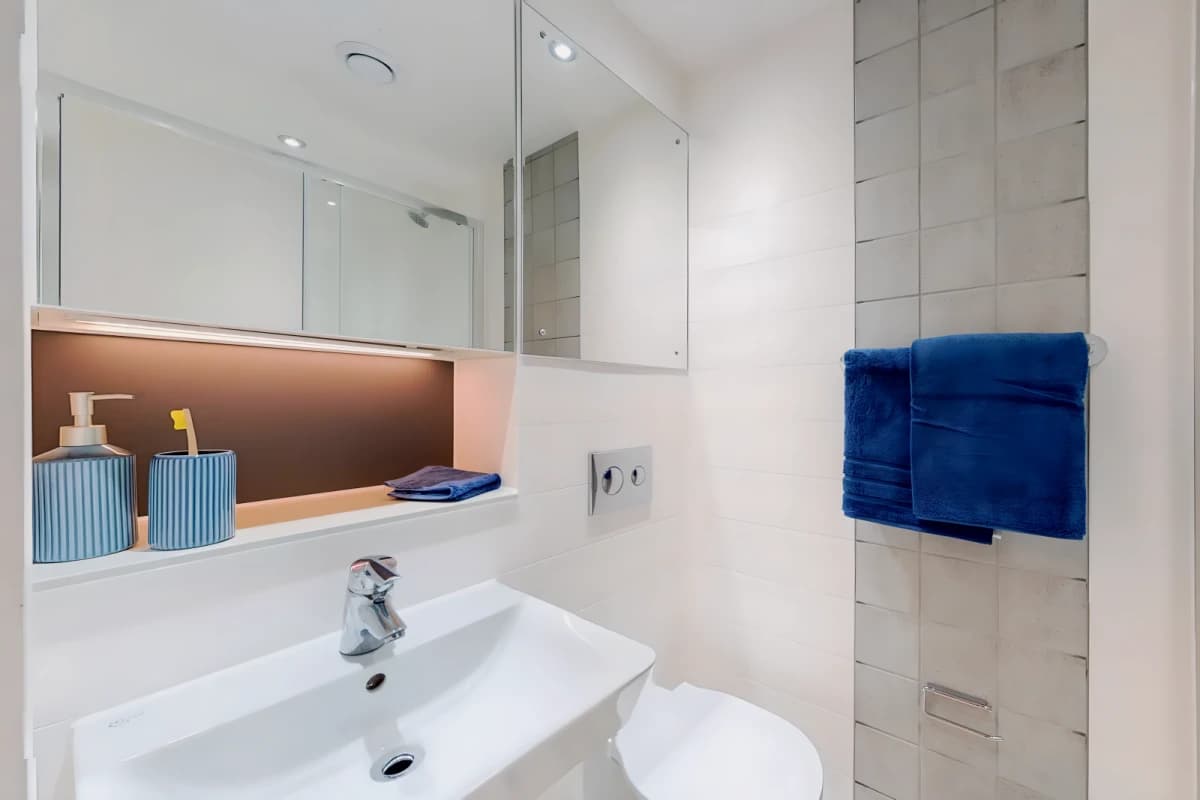 Canvas Manchester image