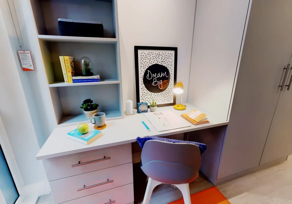 iQ Magenta House image