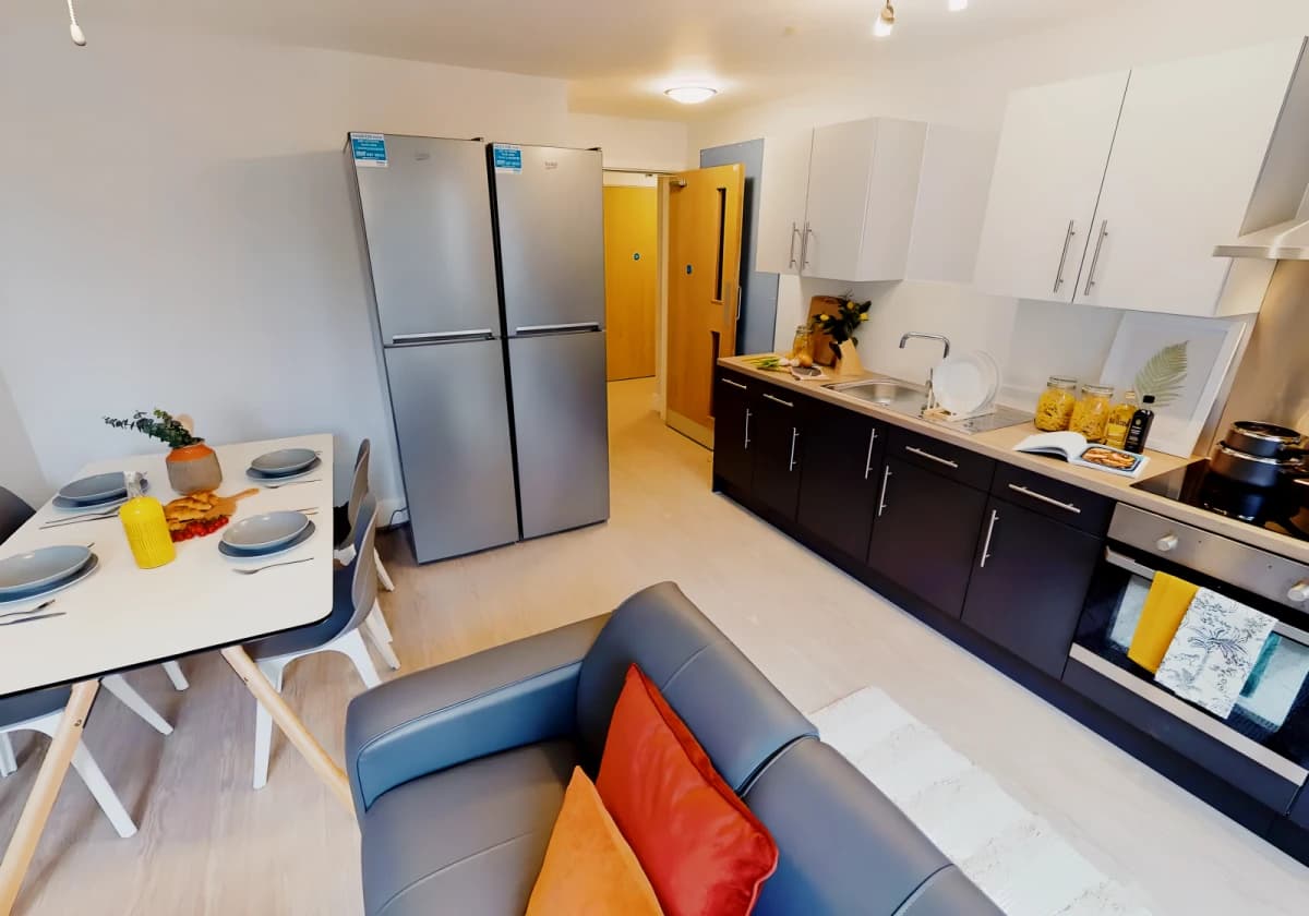 iQ Magenta House image