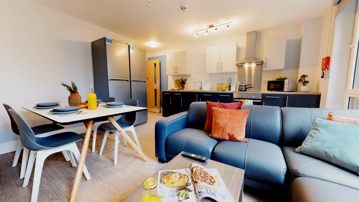 iQ Magenta House image