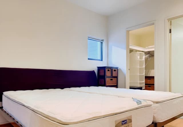 2b2b - Secondary Room