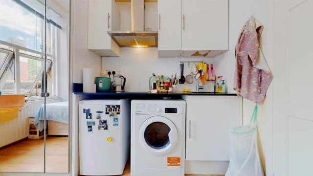 Studio, Flat 7, 8