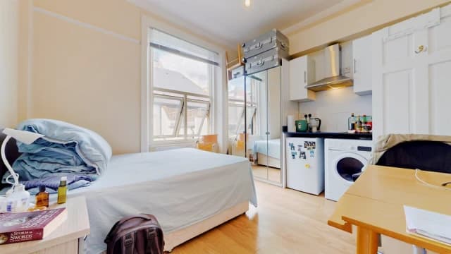 Studio, Flat 7, 8