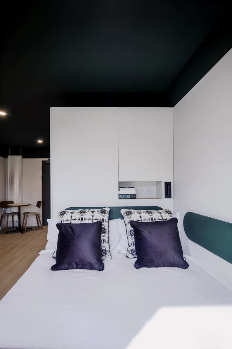 Platinum Studio Canal View