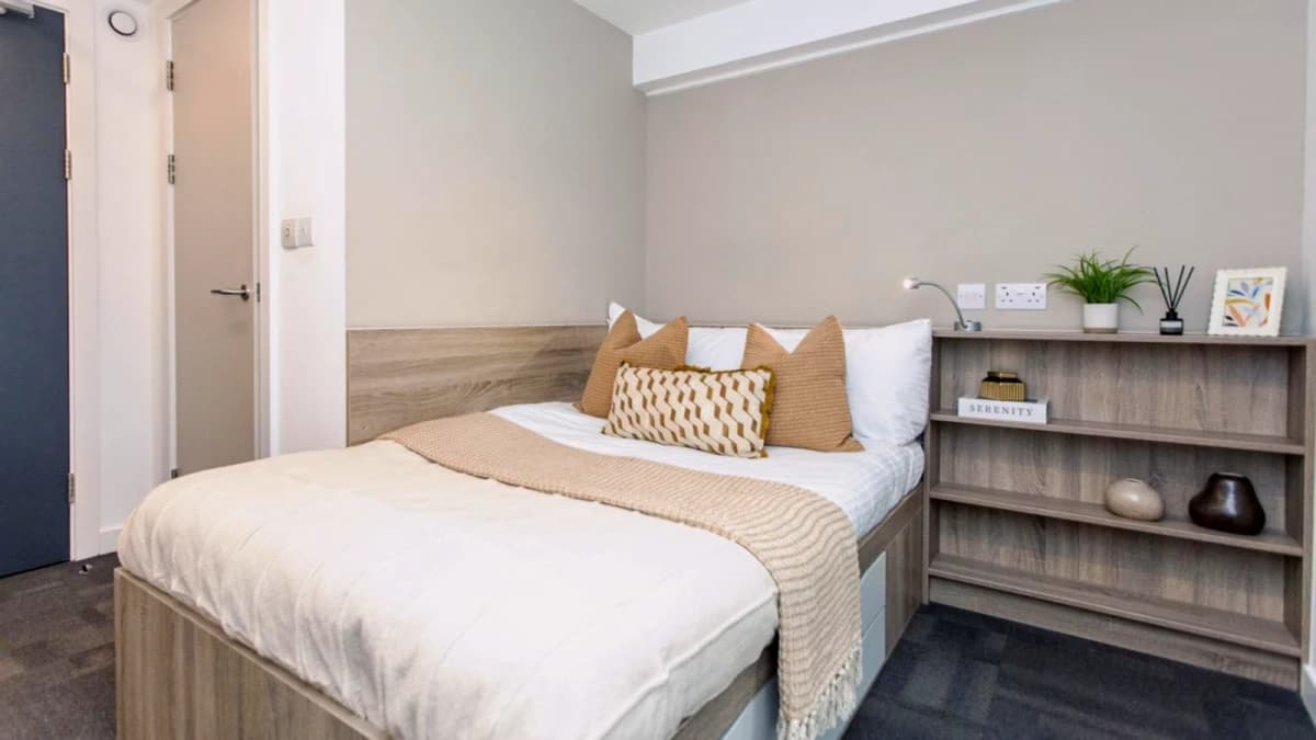 Deluxe Plus Single Ensuite