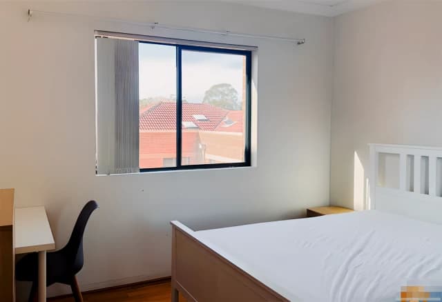 3 bed 2 bath-small single room