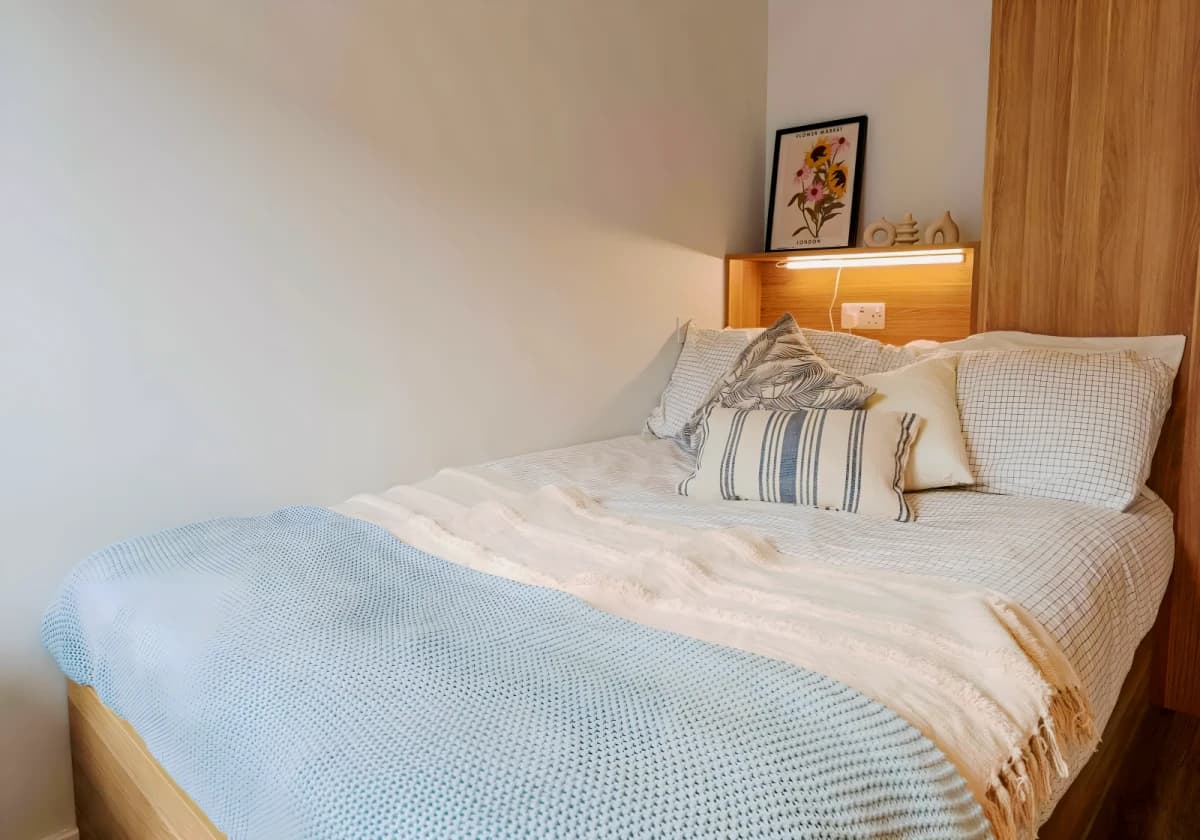 iQ Sterling Court image