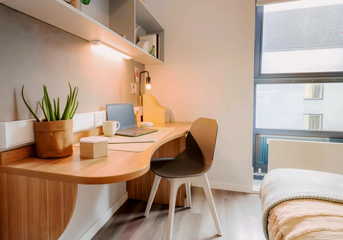 iQ Sterling Court image