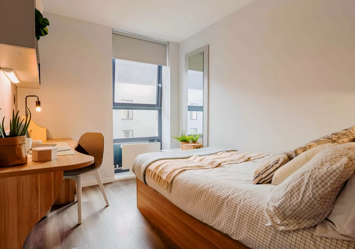 iQ Sterling Court image