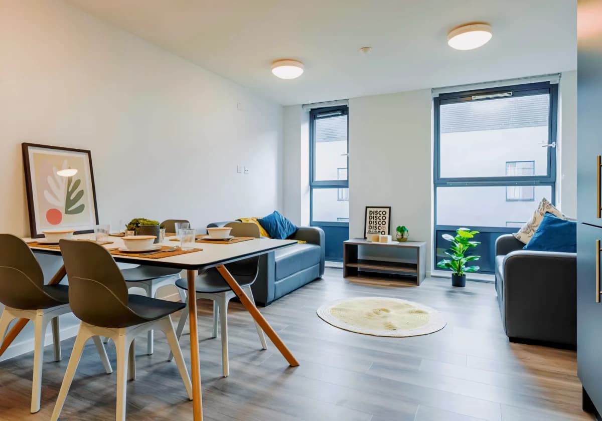 iQ Sterling Court image