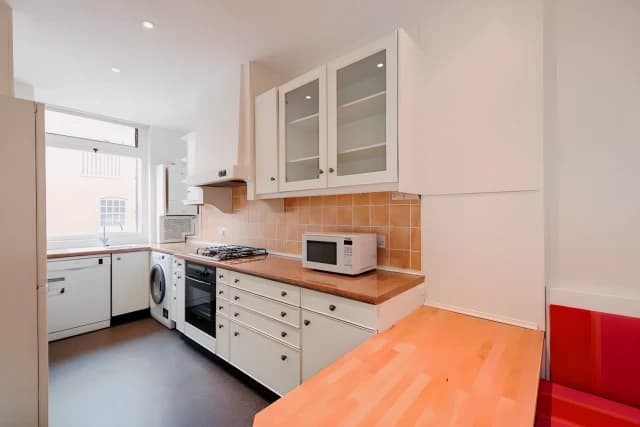 2Bedrooms, 1Bathrooms