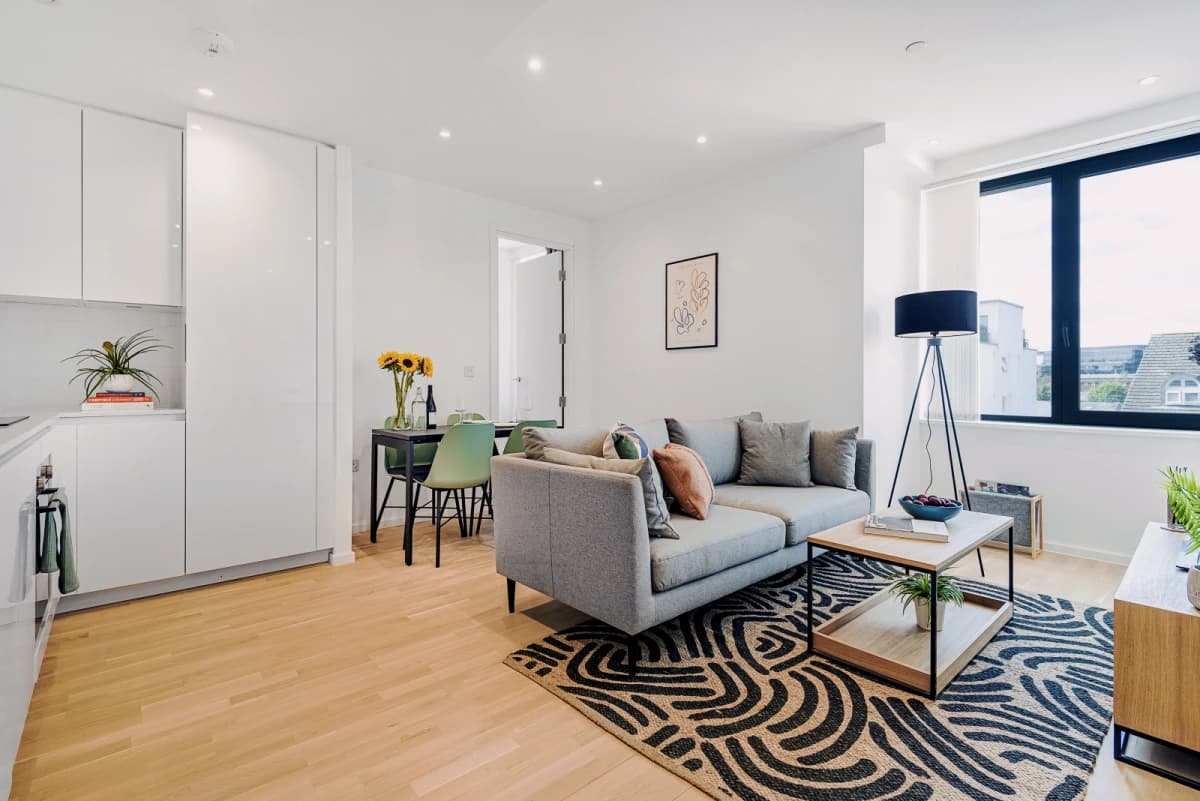 2 Bedroom, 1 Bathroom Flat