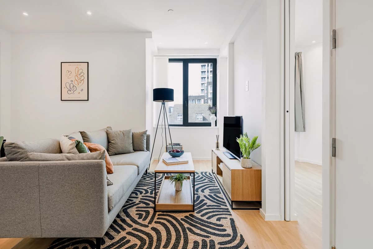 2 Bedroom, 1 Bathroom Flat